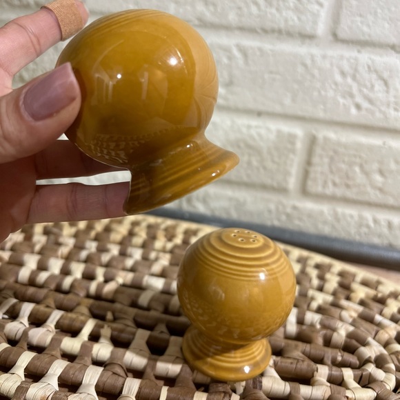 Vintage Fiestaware Ironstone Antique gold salt and pepper shaker set Fiesta 1970 - Picture 8 of 8